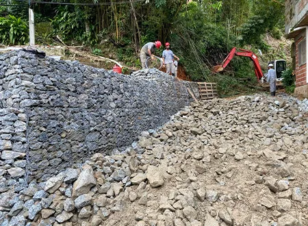 Obra - Emergencial de contenção e canalização - Barra do Shay  São Sebastião - São Paulo